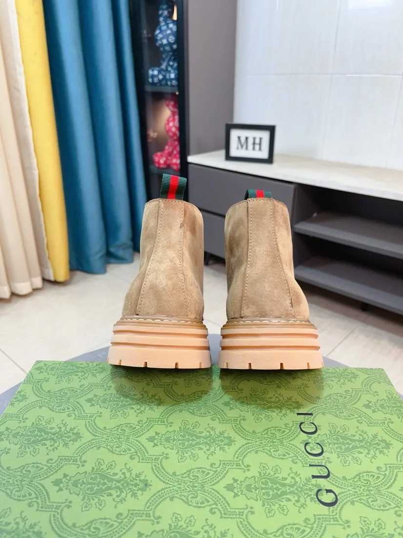 Men's shoes 💰540🌸🌸 (GUCCI) [cow lining plus velvet optional] [can be made without standard] New product Martin boots imported from Canada with full top layer high mercerized frosted fabric, punched using 3D digital technology, high-end and classy, ​​versatile to wear, full of three-dimensionality, close pictures will make you obsessed with the leather. You can't extricate yourself ~ the best on the market.          Fabric: Cowhide/Embossed Lining: Cowhide.          Please make a note when placing an order, sizes: 38-44 (37, 45, 46 can be customized and cannot be returned or exchanged) 5 colors available; black, gray, khaki, coffee, and earthy yellow